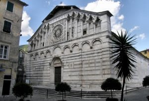 Facciata del Duomo di Carrara