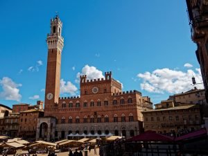 Visitare Siena: Piazza del Campo e la Torre del Mangia